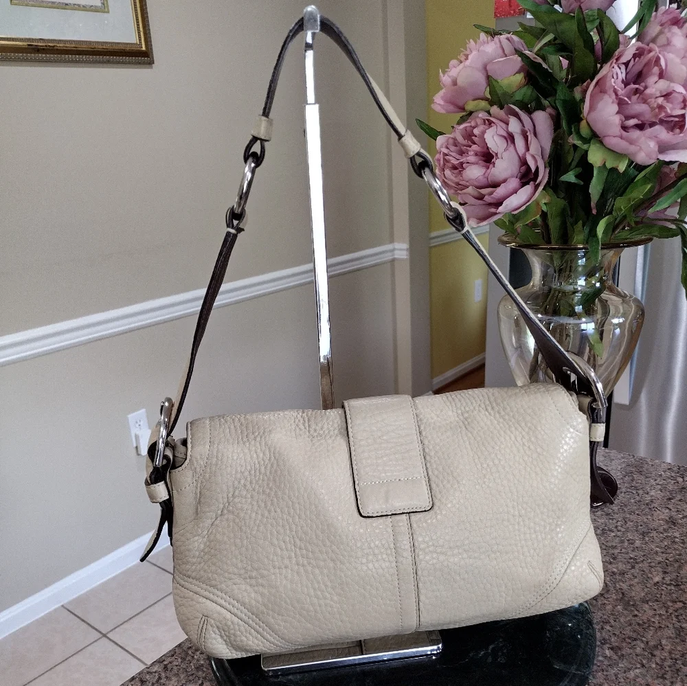 COACH Soho Biege/Cream Purse